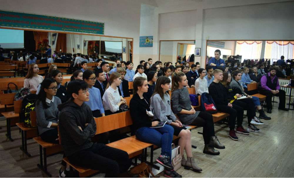 Иллюстрация к новости: В Бишкеке открылась Осенняя психологическая школа Высшей школы экономики